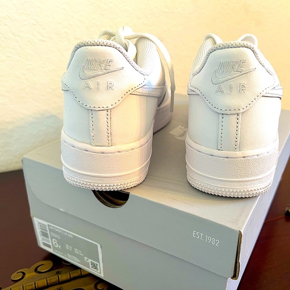 Nike AF1 White Sneakers (Y6) (W7) - Picture 2 of 7